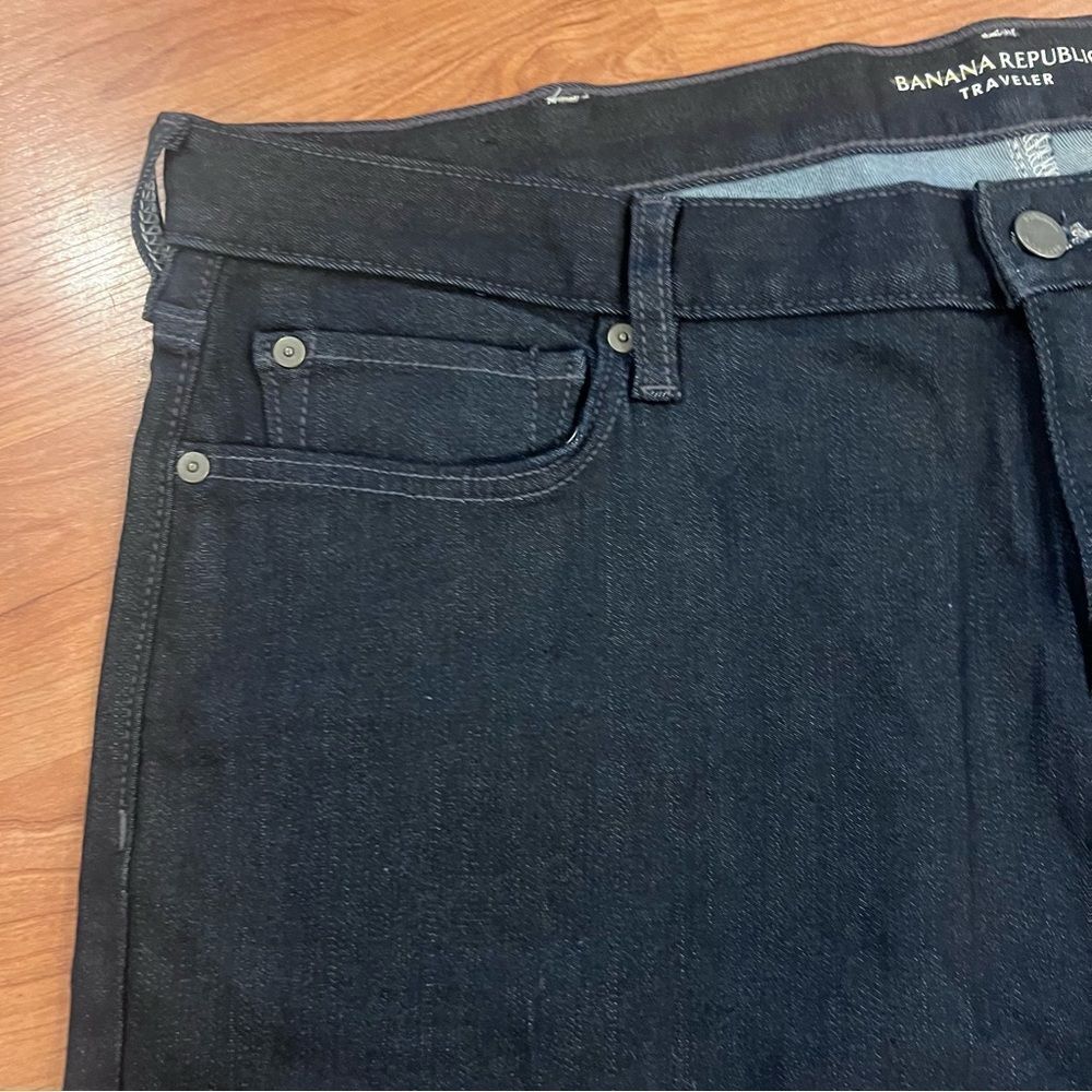 NWOT Banana Republic Men's traveler jeans taper fit size 42x34 dark wash - Picture 4 of 12